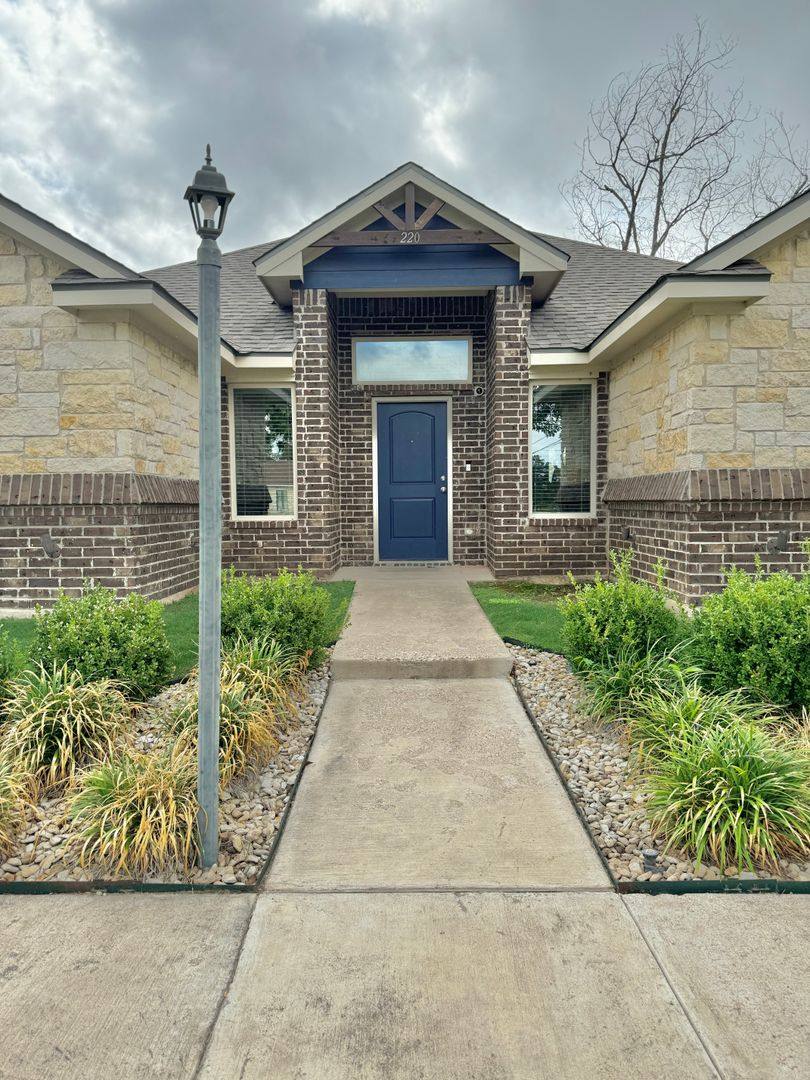 House for rent at 220 Church Ave, Waco, TX 76706