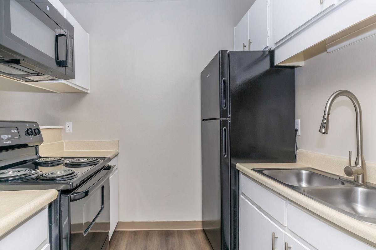 Apartment for rent at 1300 Lakeview Ave, Pueblo, CO 81004