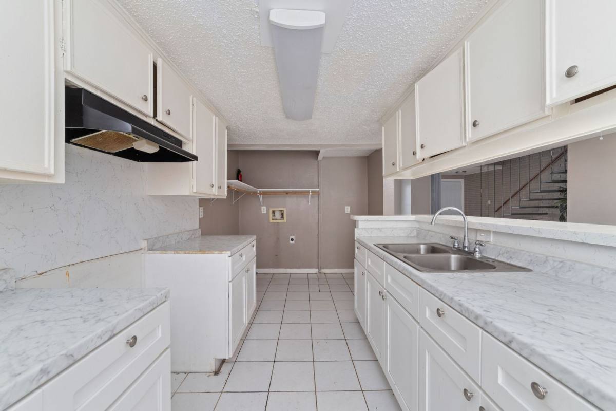Apartment for rent at 8100 Leonora St, Houston, TX 77061