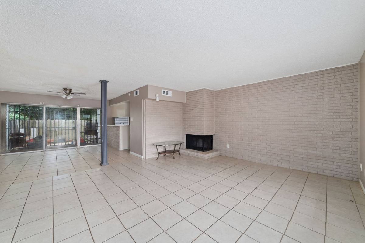 Apartment for rent at 8100 Leonora St, Houston, TX 77061