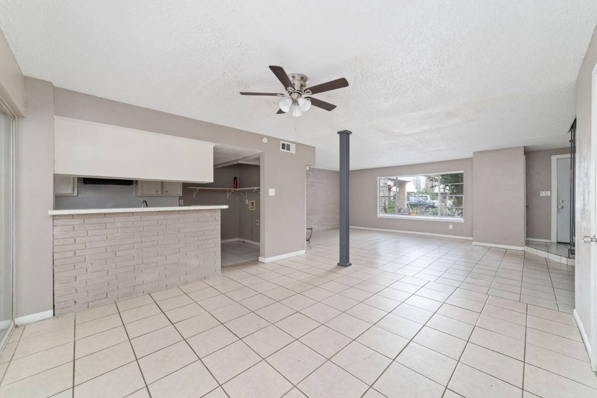 Apartment for rent at 8100 Leonora St, Houston, TX 77061