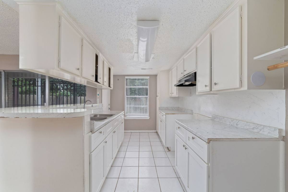 Apartment for rent at 8100 Leonora St, Houston, TX 77061