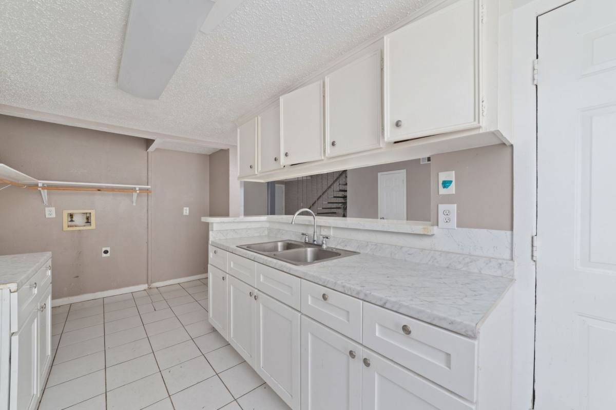 Apartment for rent at 8100 Leonora St, Houston, TX 77061