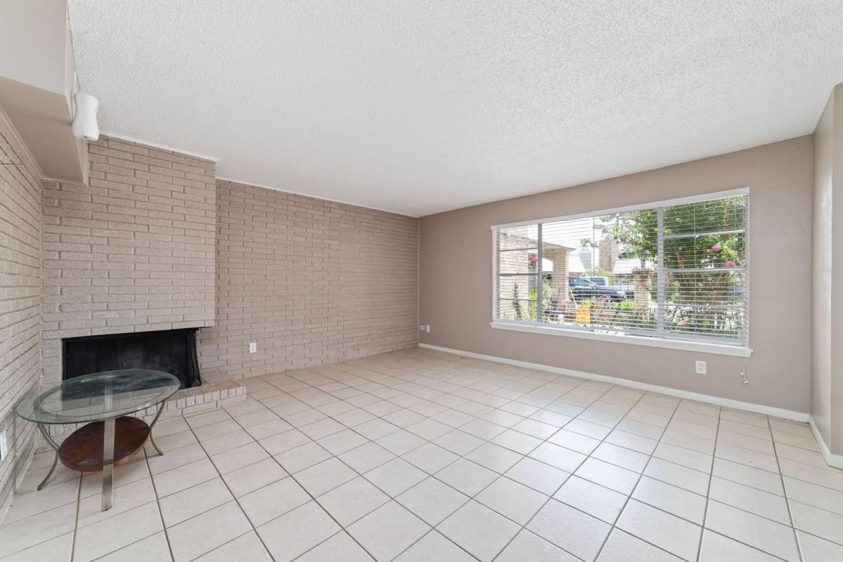 Apartment for rent at 8100 Leonora St, Houston, TX 77061