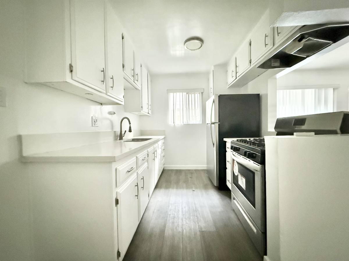 Apartment for rent at 2627 Brighton Ave #3, Los Angeles, CA 90018