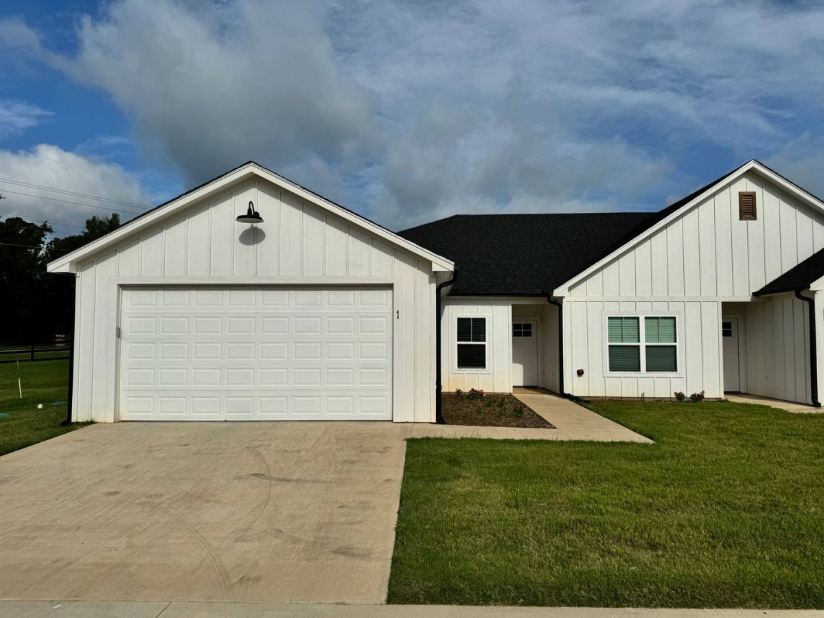 Apartment for rent at 16707 Highway 64 E, Tyler, TX 75707