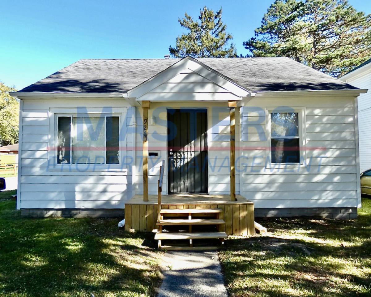 House for rent at 926 Searles Rd, Toledo, OH 43607