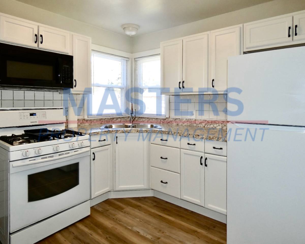 House for rent at 926 Searles Rd, Toledo, OH 43607