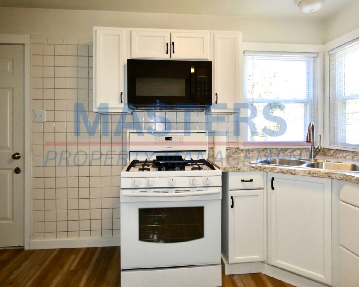 House for rent at 926 Searles Rd, Toledo, OH 43607