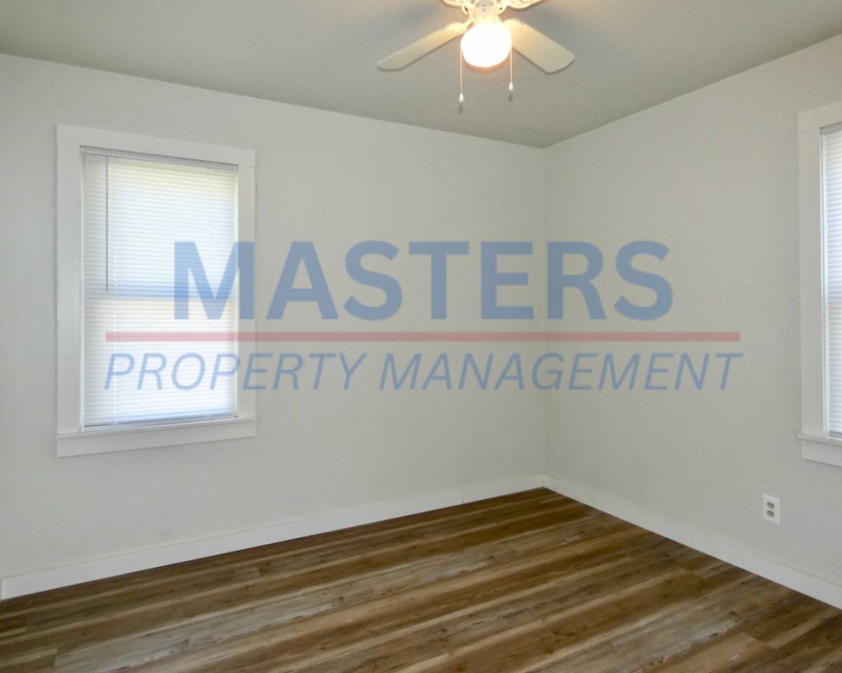 House for rent at 926 Searles Rd, Toledo, OH 43607
