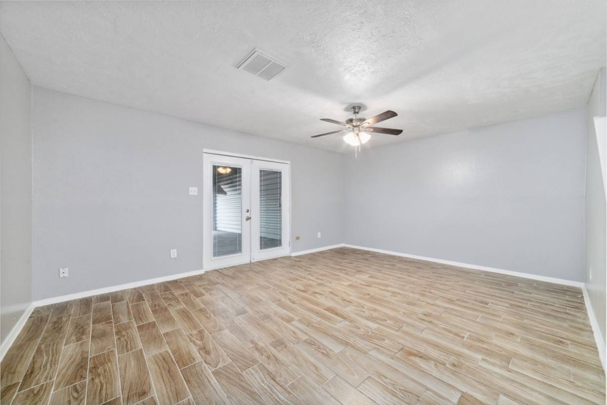 Townhouse for rent at 353 Audrey Lane, Houston, TX 77015
