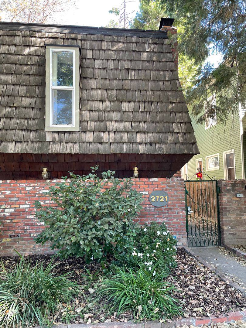 Apartment for rent at 2721 F St, Sacramento, CA 95816