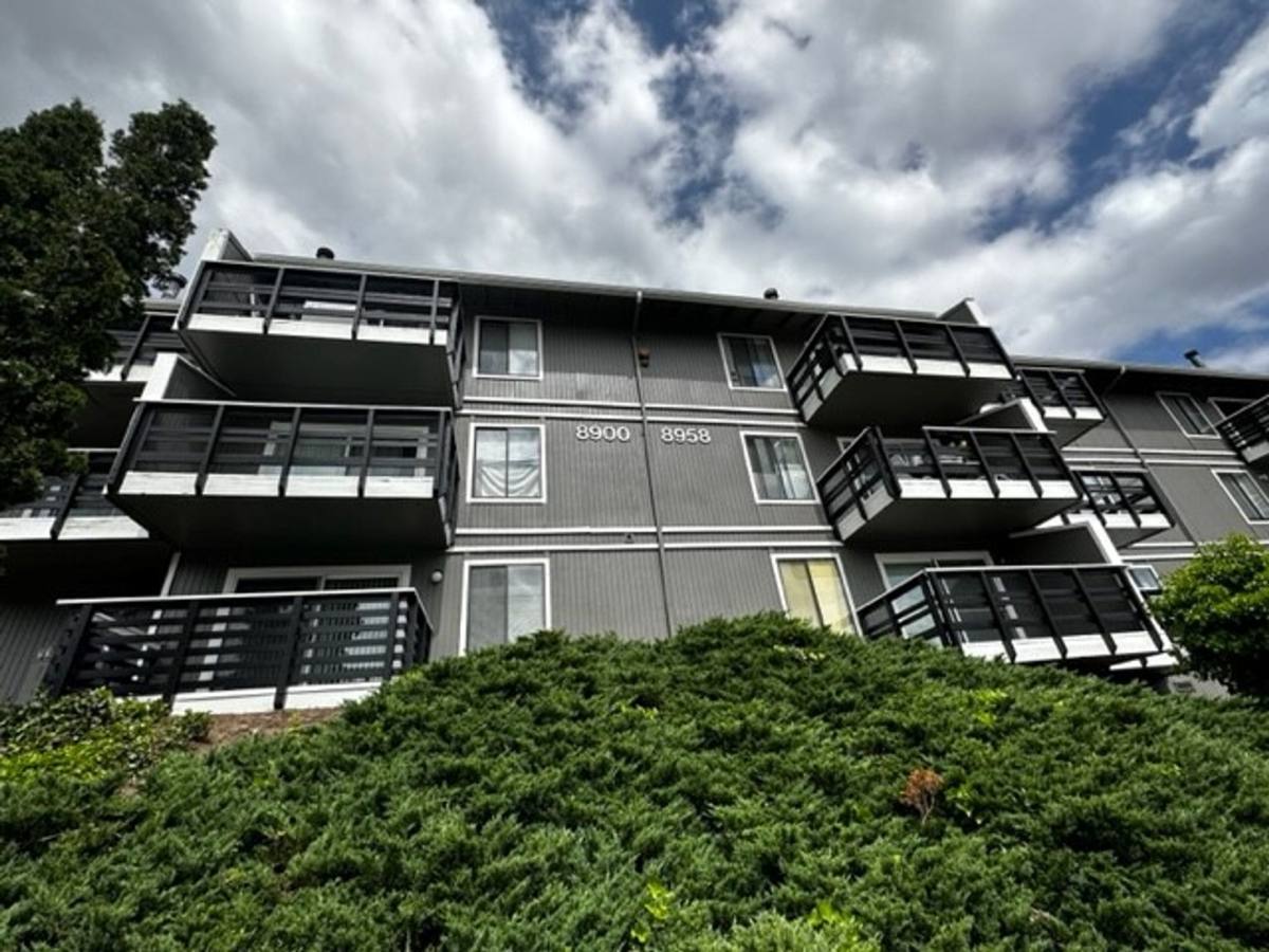 Apartment for rent at 8920 Redmond Woodinville Rd NE, Redmond, WA 98052