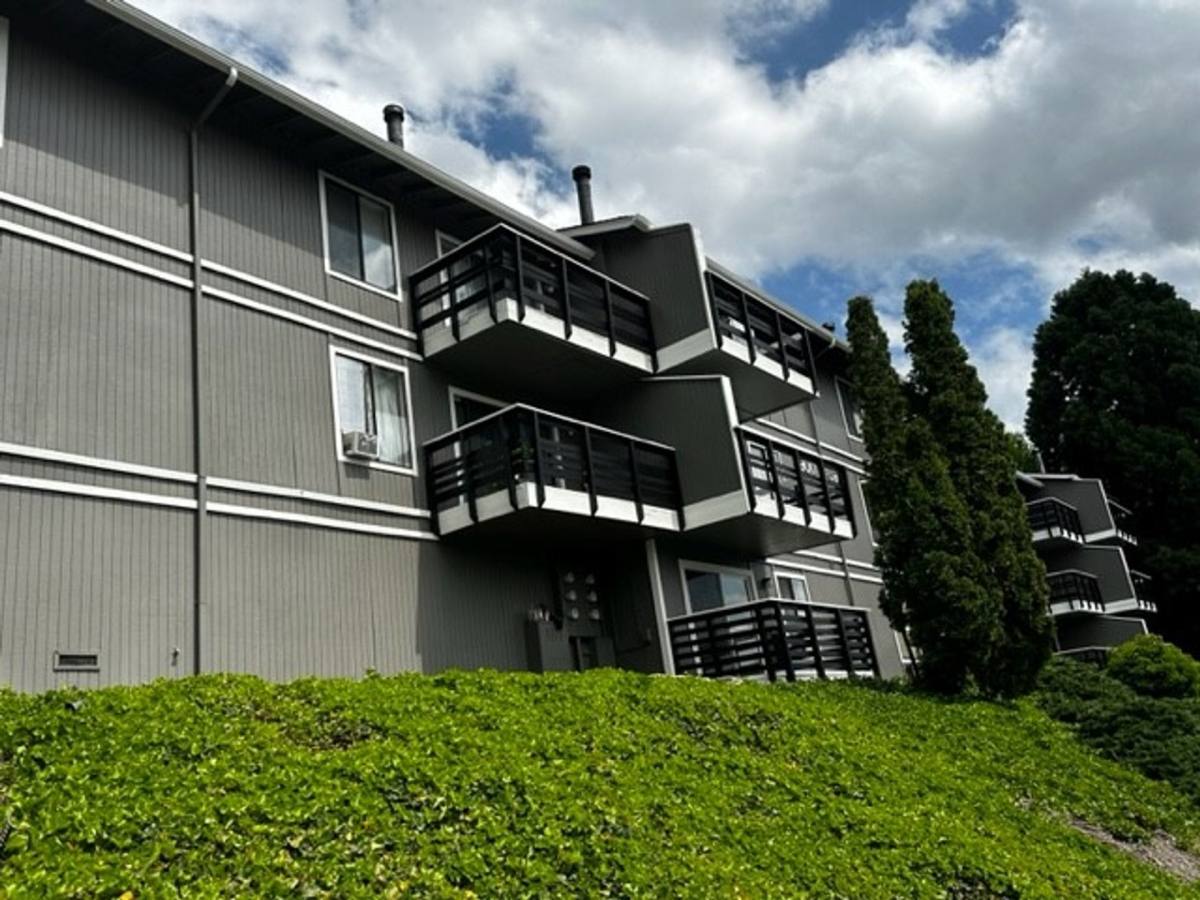 Apartment for rent at 8920 Redmond Woodinville Rd NE, Redmond, WA 98052
