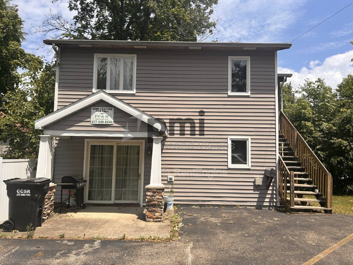 House for rent at 1103 6th St, Charleston, IL 61920