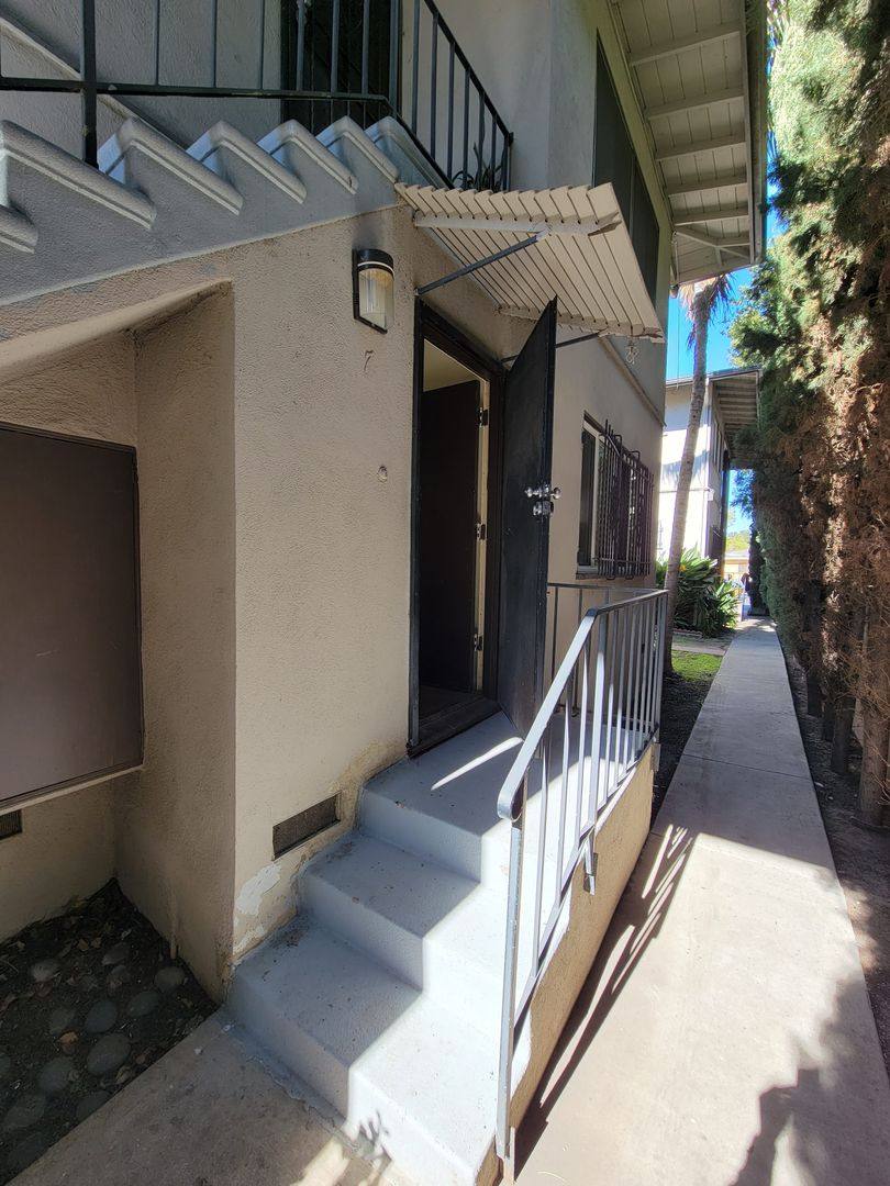 Apartment for rent at 821 Centinela Ave, Inglewood, CA 90302