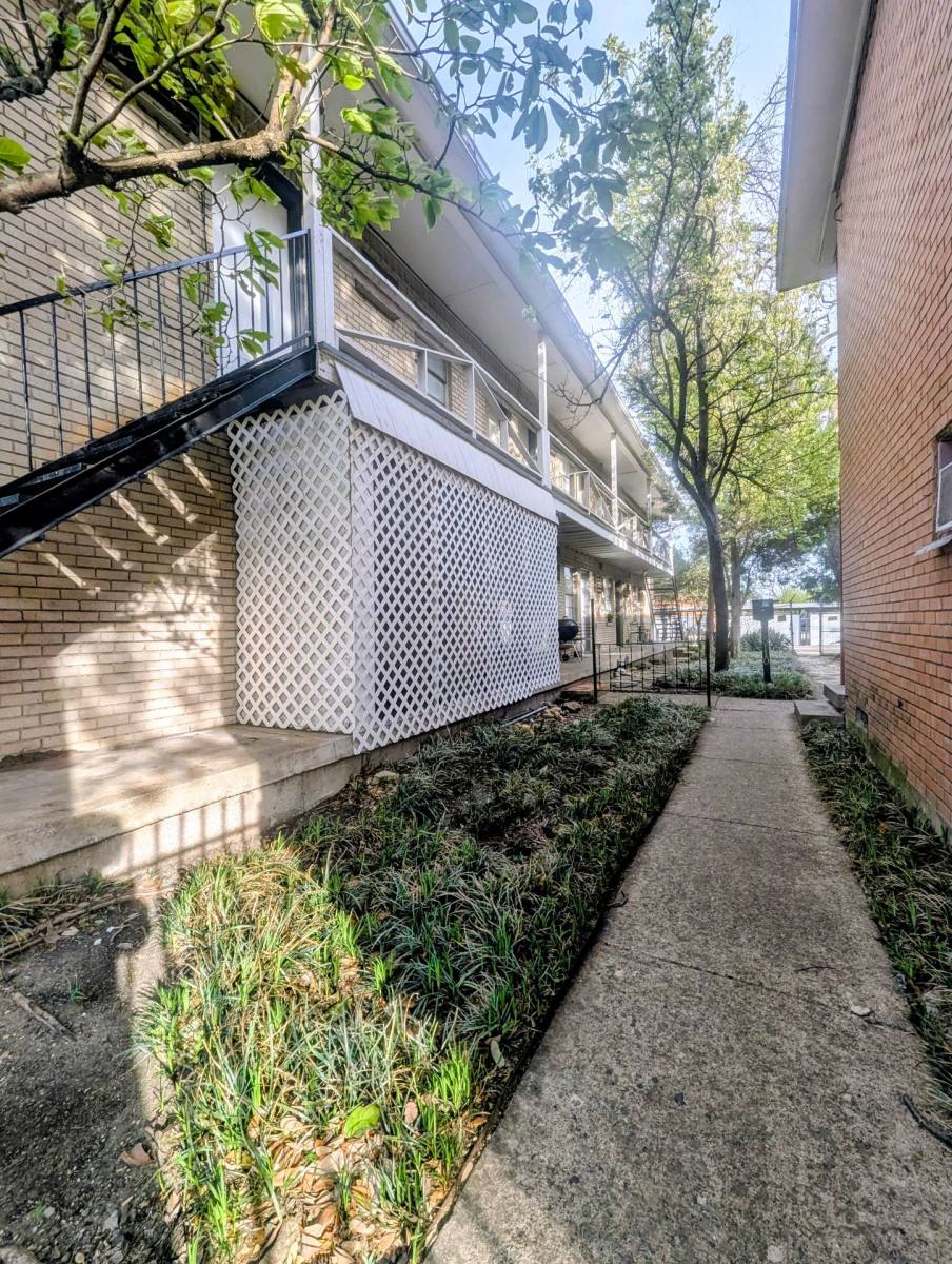Apartment for rent at 5108-5110 Bryan St, Dallas, TX 75206