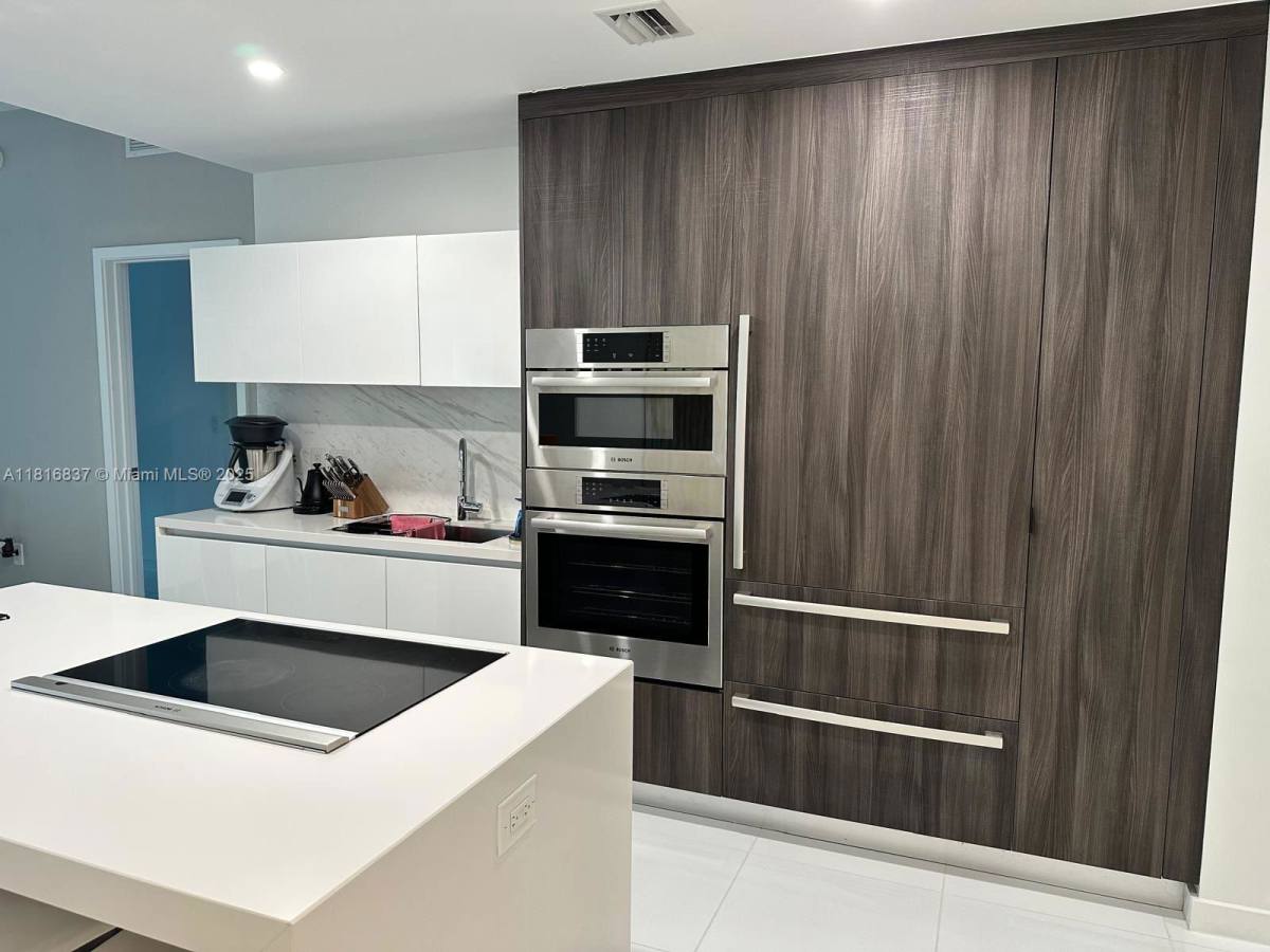 Apartment for rent at 851 NE 1st Ave #1108, Miami, FL 33132