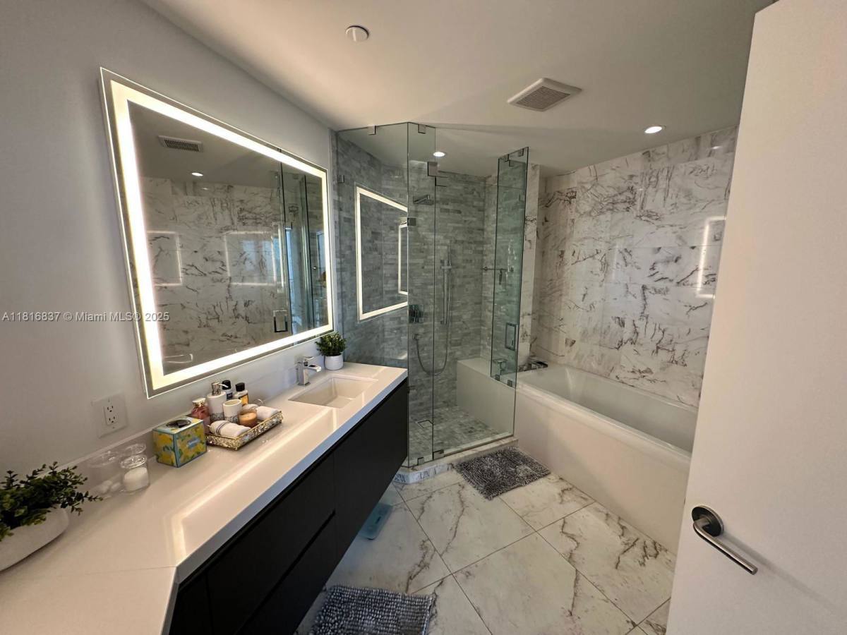 Apartment for rent at 851 NE 1st Ave #1108, Miami, FL 33132