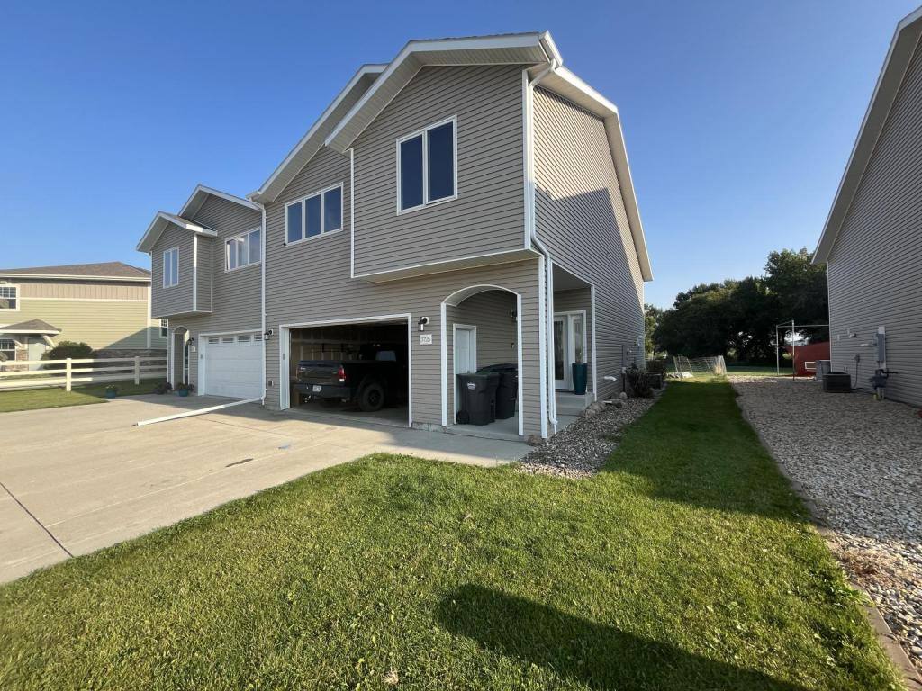 3725 McKenzie Dr SE, Mandan, ND 58554 - Townhouse For Rent