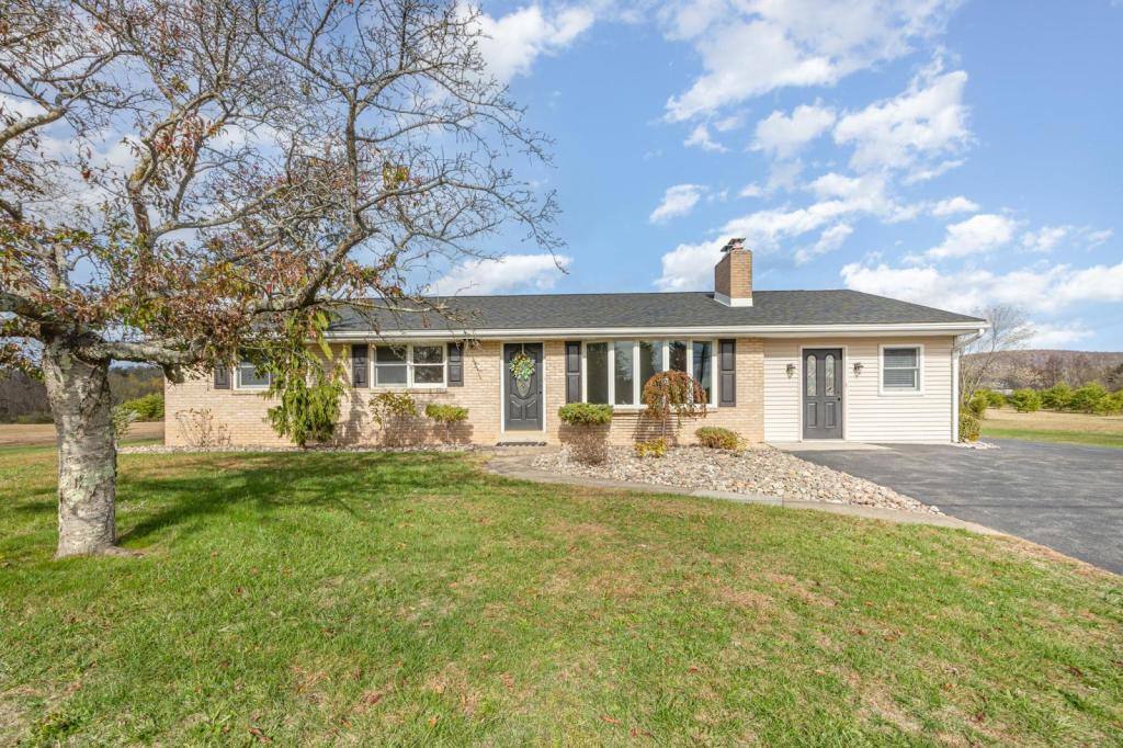 411 Wagner Dr, Carlisle, PA 17013