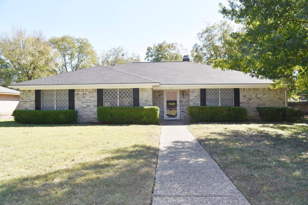 House for rent at 713 Oxford Ave, Corsicana, TX 75110