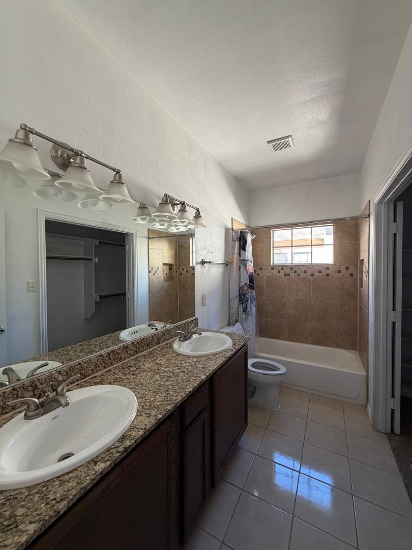 1524 Aldra Dr, Fort Worth, TX 76120 - Townhouse For Rent