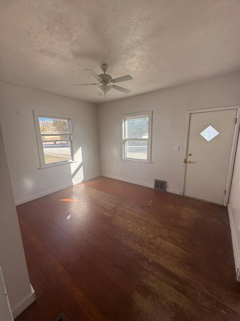 18 Frontier St, Diamondville, WY 83116 - Apartment For Rent