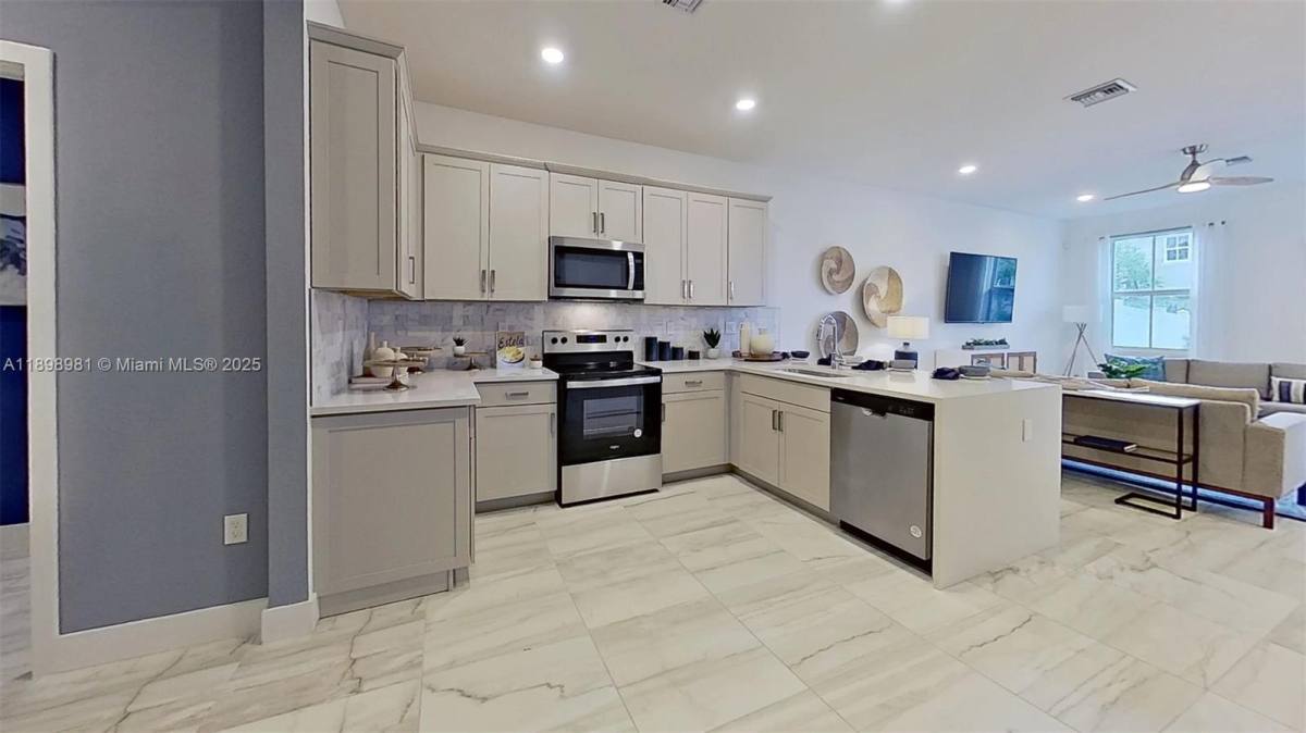 163 SW 171st Lane #163 Pembr, Hollywood, FL 33027