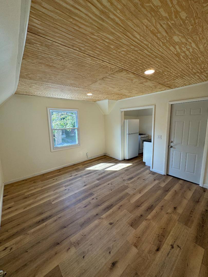 Apartment for rent at 622 E Locust St #3, Bloomington, IL 61701