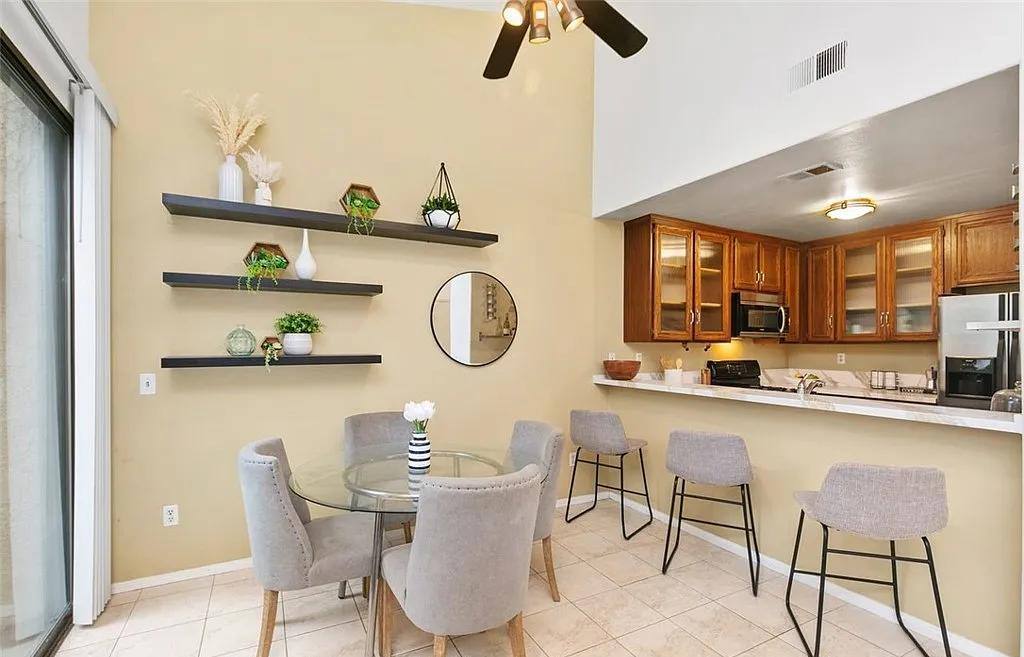 2526 W Macarthur Blvd, Santa Ana, CA 92704