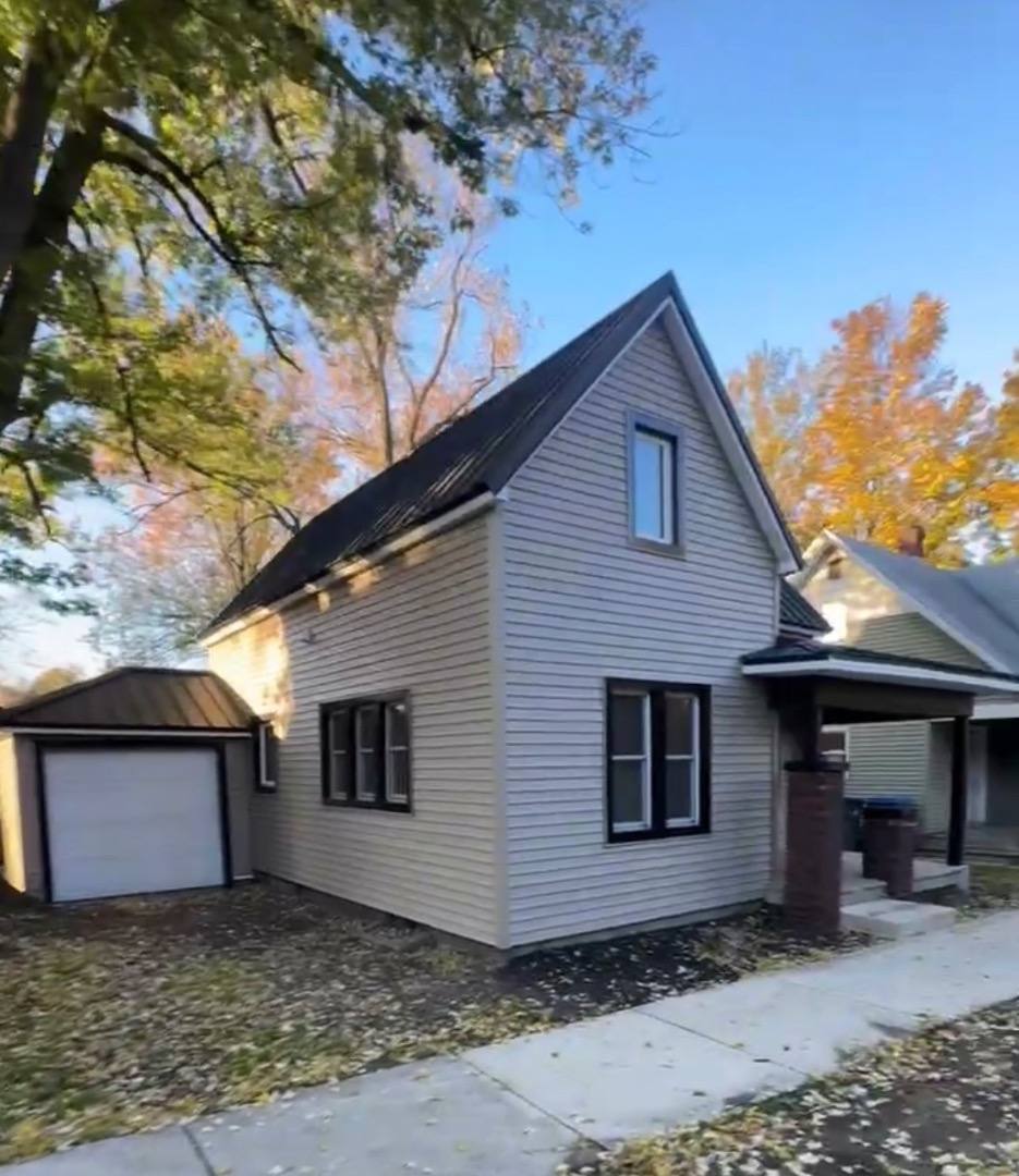 116 W Jackson St, Goshen, IN 46526 - Apartment For Rent