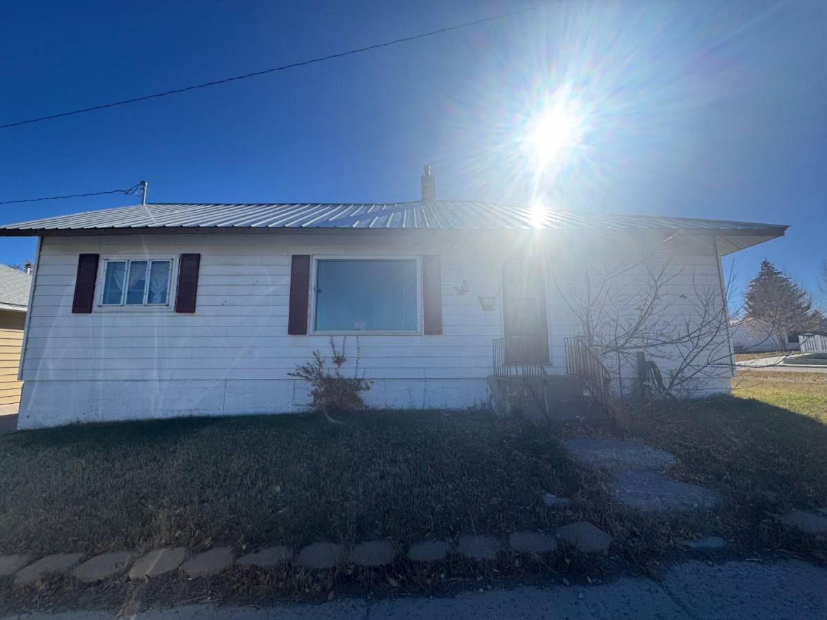 1336 1st W Ave, Kemmerer, WY 83101 - House For Rent