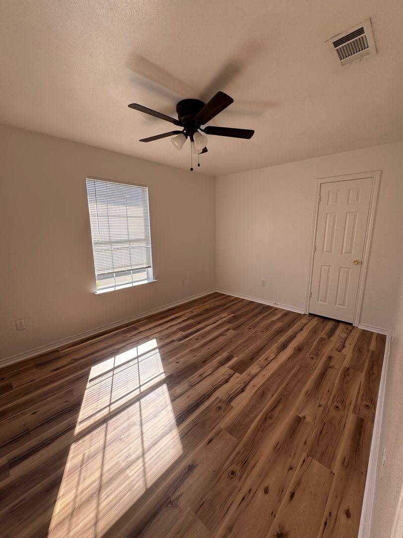Apartment for rent at 108 McKinley, Garland, TX 75042