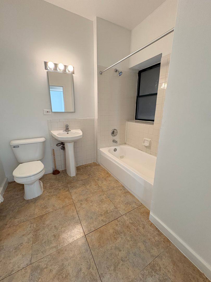 Apartment for rent at 4701 W Maypole Ave, Chicago, IL 60644