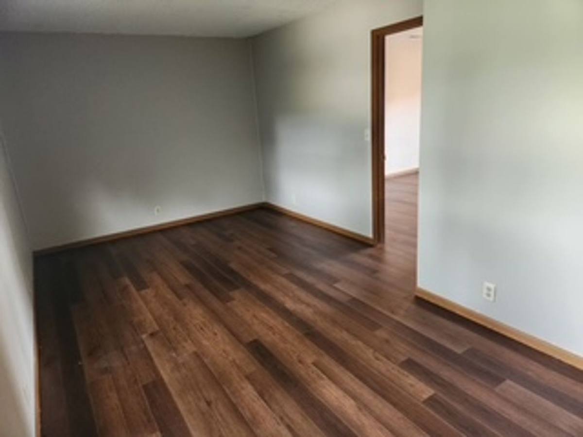 Apartment for rent at 405 4th St, Delhi, IA 52223