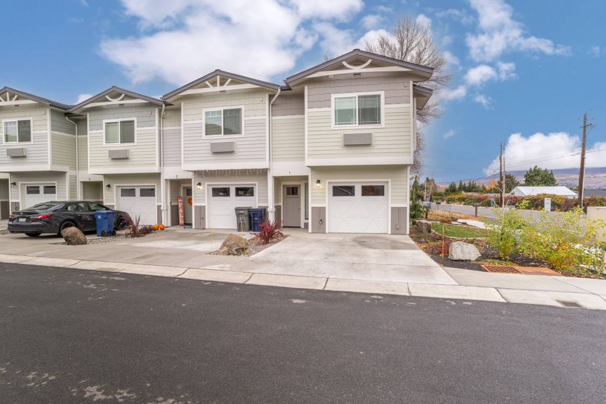 Townhouse for rent at 1680 S Methow St, Wenatchee, WA 98801