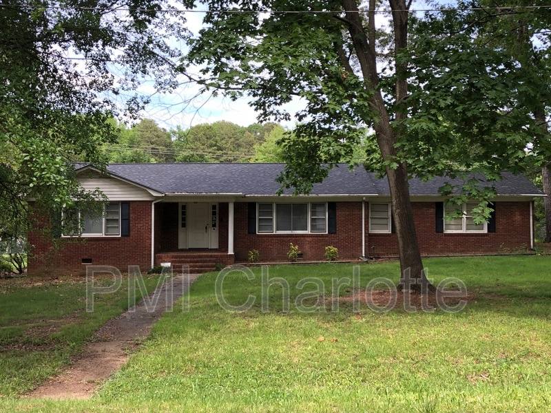 House for rent at 128 Woodlynn Dr, Charlotte, NC 28214