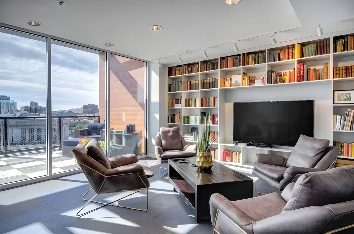 Apartment for rent at 20 E Lanvale St, Baltimore, MD 21202