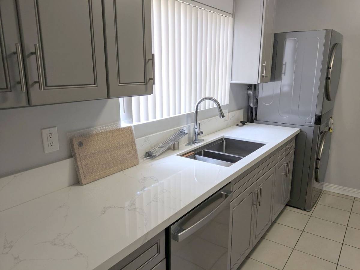 Apartment for rent at 835 S Norton Ave, Los Angeles, CA 90005