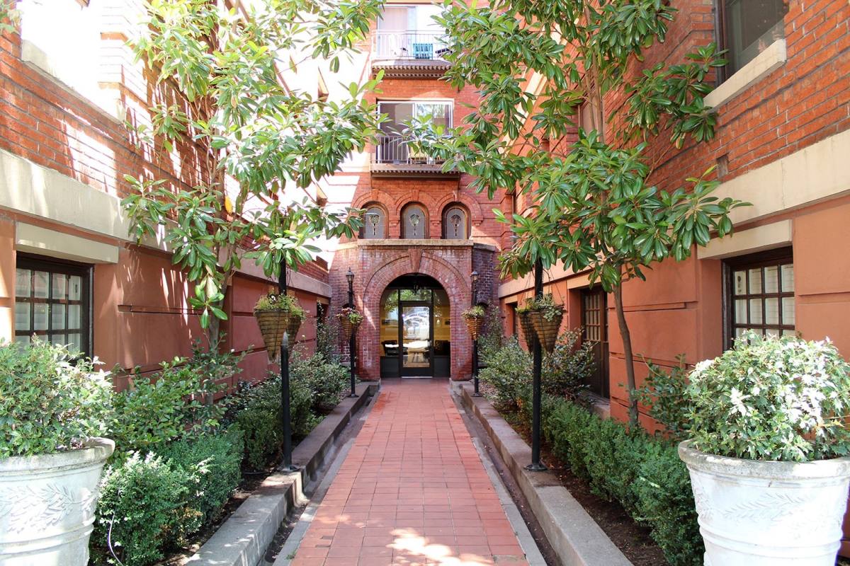 Condo for rent at 1829 NW Lovejoy St, Portland, OR 97209