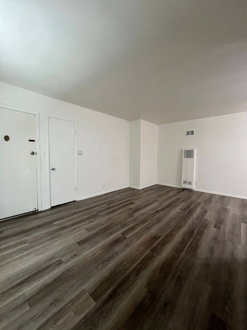 Apartment for rent at 1030 N Oxford Ave, Los Angeles, CA 90029