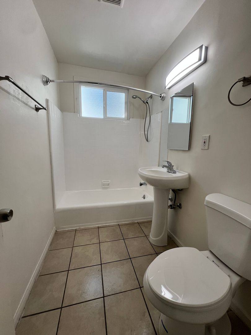Apartment for rent at 1030 N Oxford Ave, Los Angeles, CA 90029