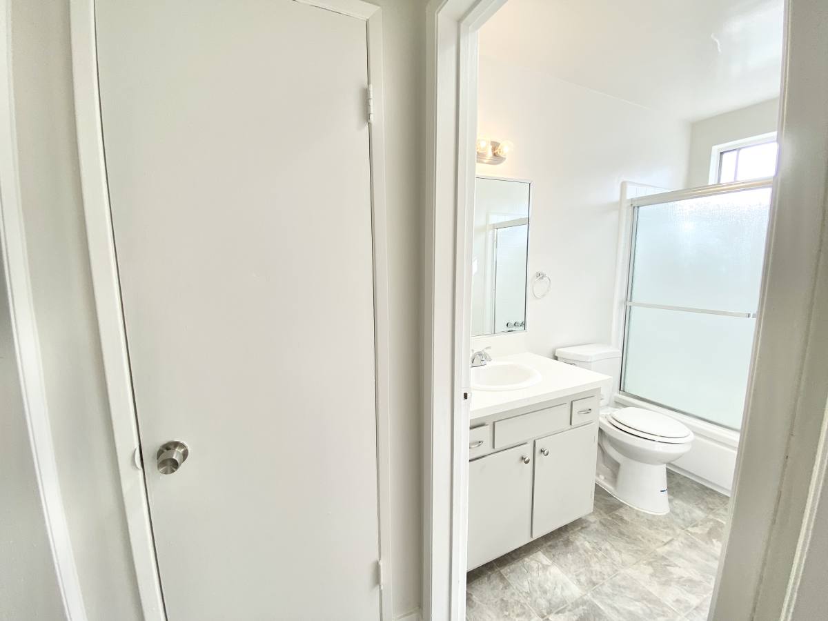Apartment for rent at 981 Elden Ave #19, Los Angeles, CA 90006