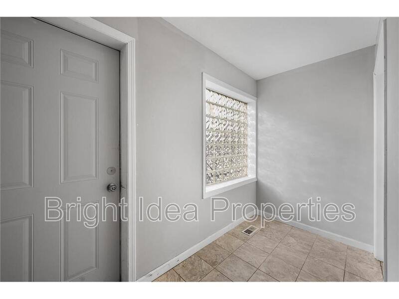 Apartment for rent at 1051 Arkwright St #4, Saint Paul, MN 55130
