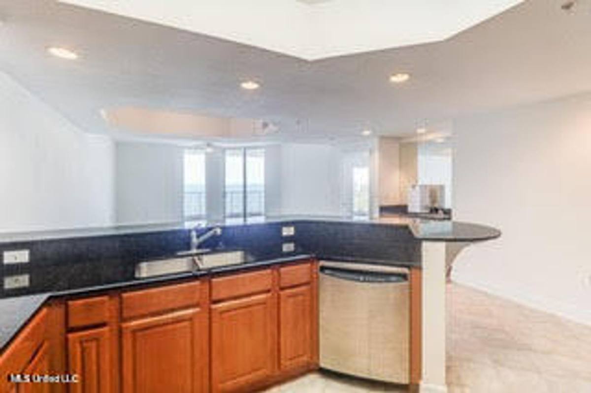 Condo for rent at 2668 Beach Blvd, Biloxi, MS 39531