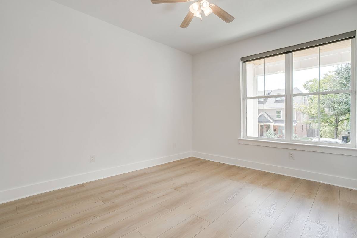 Apartment for rent at 2811 Forest Park Blvd, Fort Worth, TX 76110