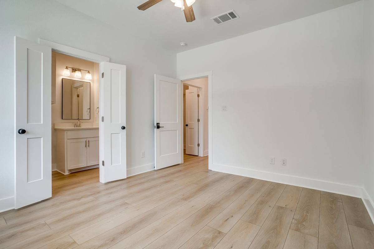 Apartment for rent at 2811 Forest Park Blvd, Fort Worth, TX 76110