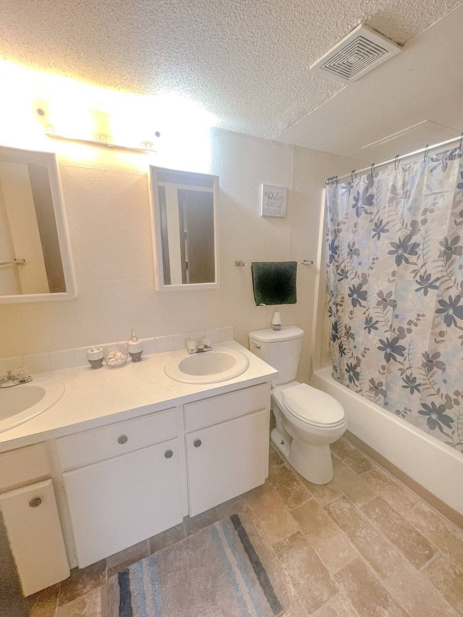 Apartment for rent at 1910-1914 Casady Dr, Des Moines, IA 50315