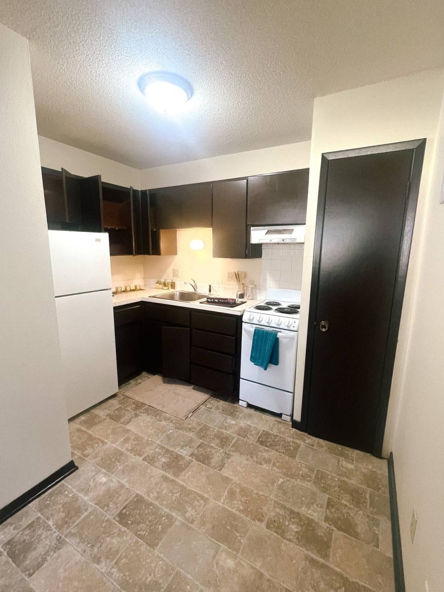 Apartment for rent at 1910-1914 Casady Dr, Des Moines, IA 50315